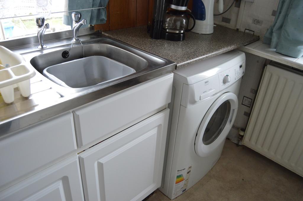 Carnegie Holiday Cottage Данфермлин Номер фото